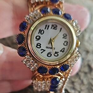 Elegant Gold and Blue Quartz Women's Watch